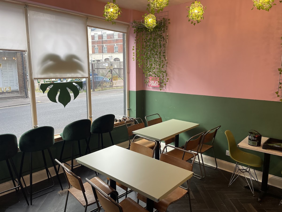 Monstera Canteen
